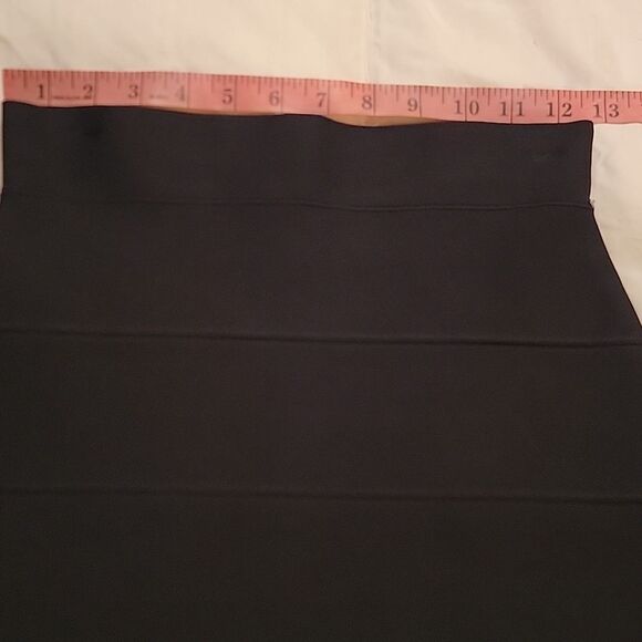BCBGMaxAzria Black Bandage Skirt Sz Med - Picture 2 of 6